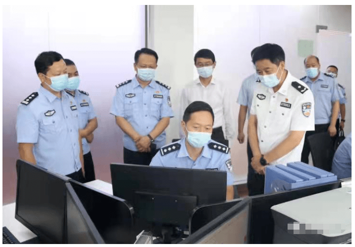 微黄梅:副市长,公安局长王文忠调研我县公安工作