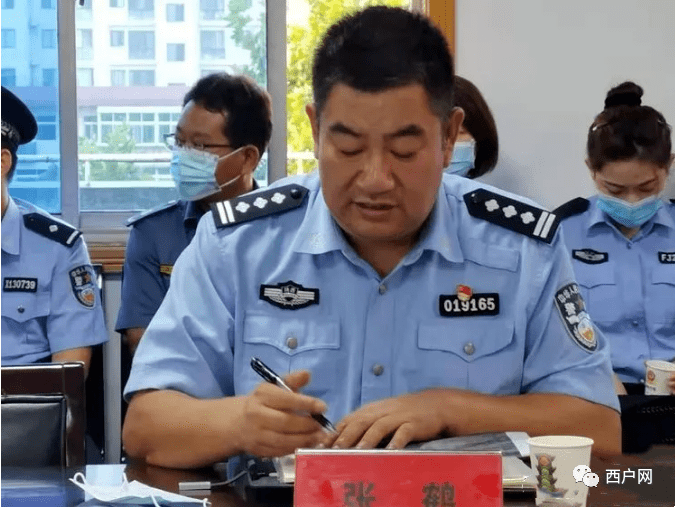 交安委副主任,公安鄠邑分局副局长吴建明宣读鄠邑区道路交通安全委员
