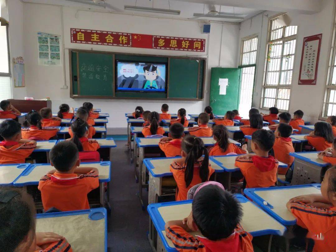 天心|“神兽归笼”！直击龙山开学第一天~