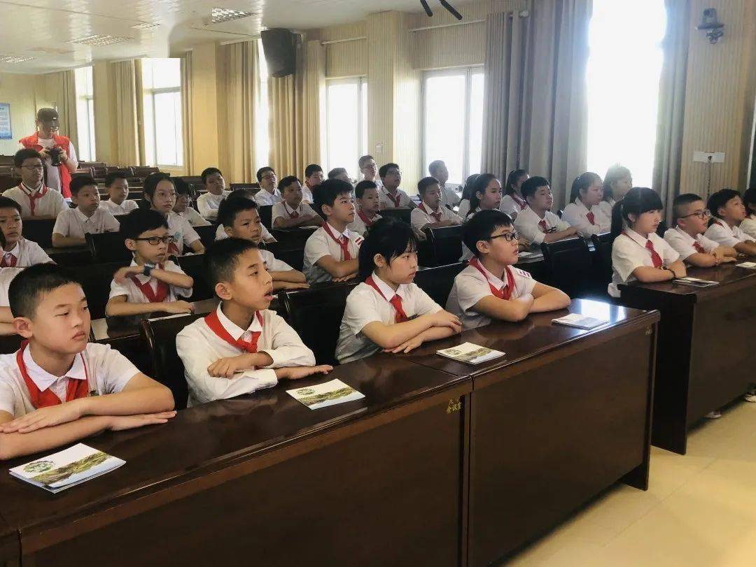 垃圾分类垃圾分类一小步绿色文明一大步吴航中心小学开展垃圾分类宣传