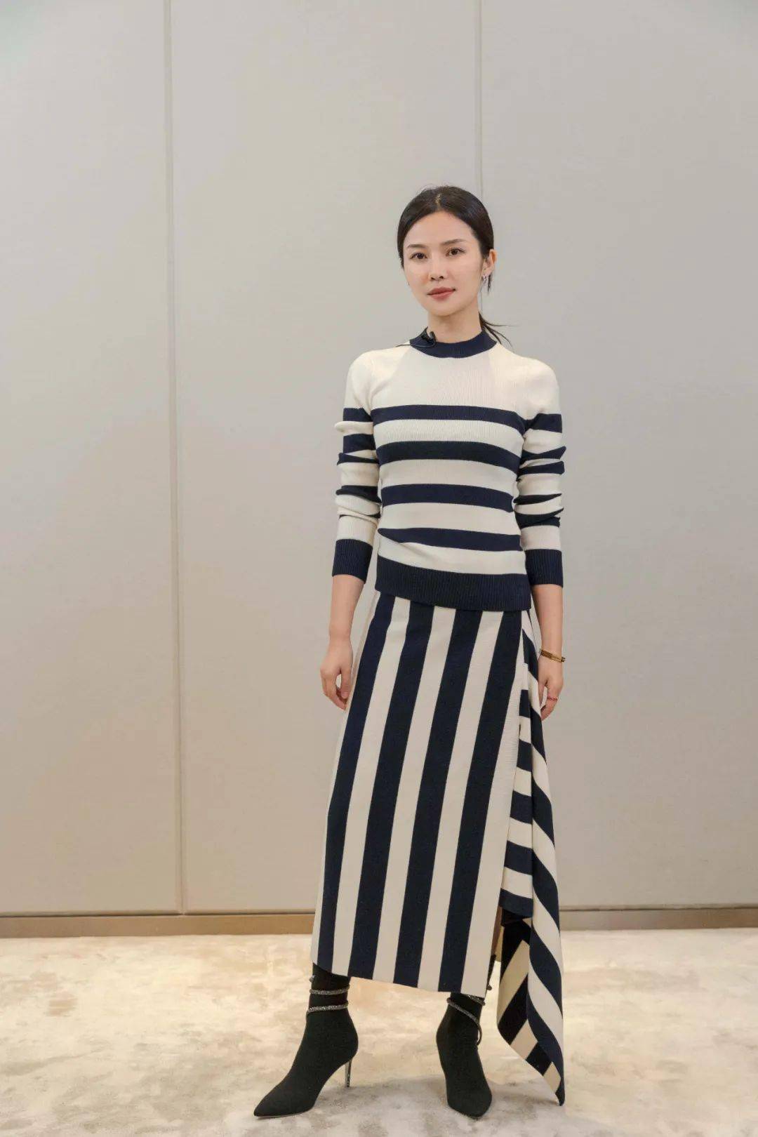 职场|精英女性衣橱｜入秋 如何将半裙穿出风格？