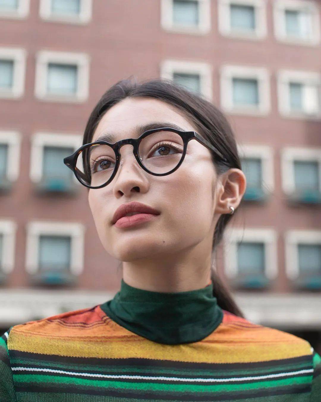 戴眼镜就是丑女?近视眼变美思路