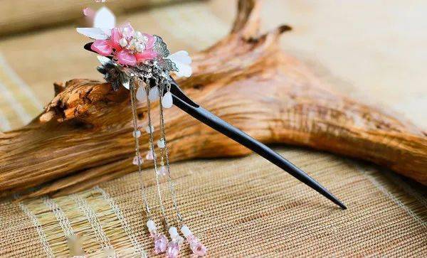 文化玉钗斜簪云鬟髻发饰之美