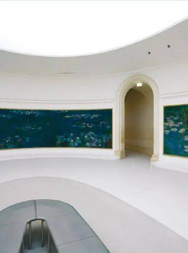 莫奈将巨型画作 睡莲 赠予祖国 某种意义上他也决定着 巴黎橘园的命运 花园