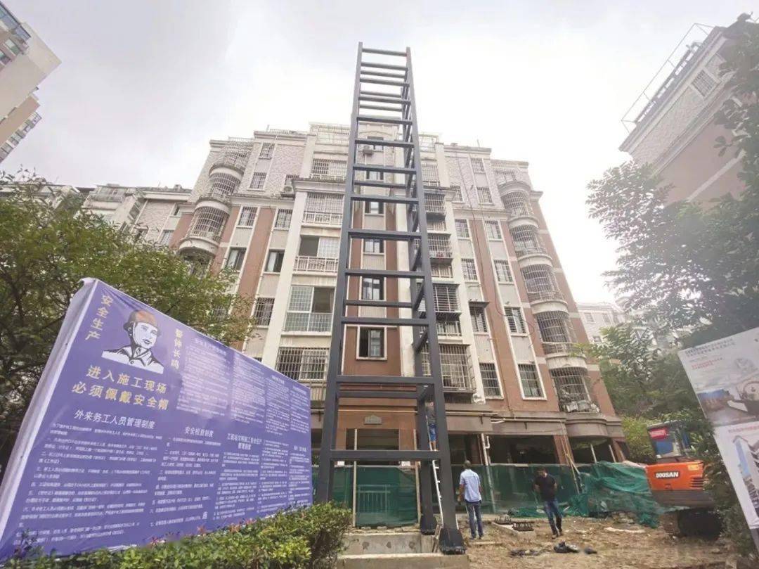 淮南首个既有住宅加装电梯即将完工!_小区