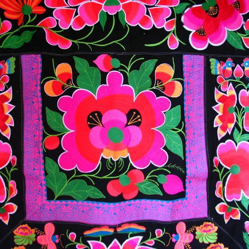 图案|设计精美工艺精湛，峨山纳苏服饰绝了