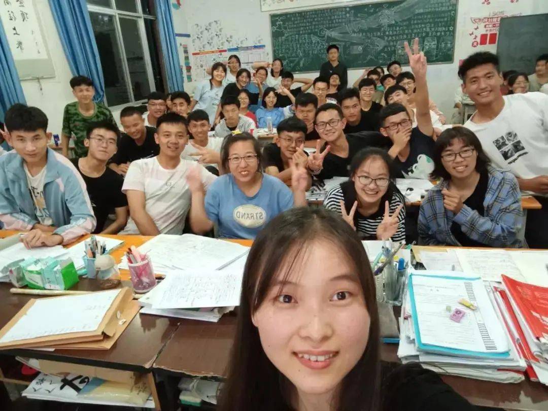 支教精神也在一代代传承 7月23日上午 云南省凤庆县鲁史中学的彝族