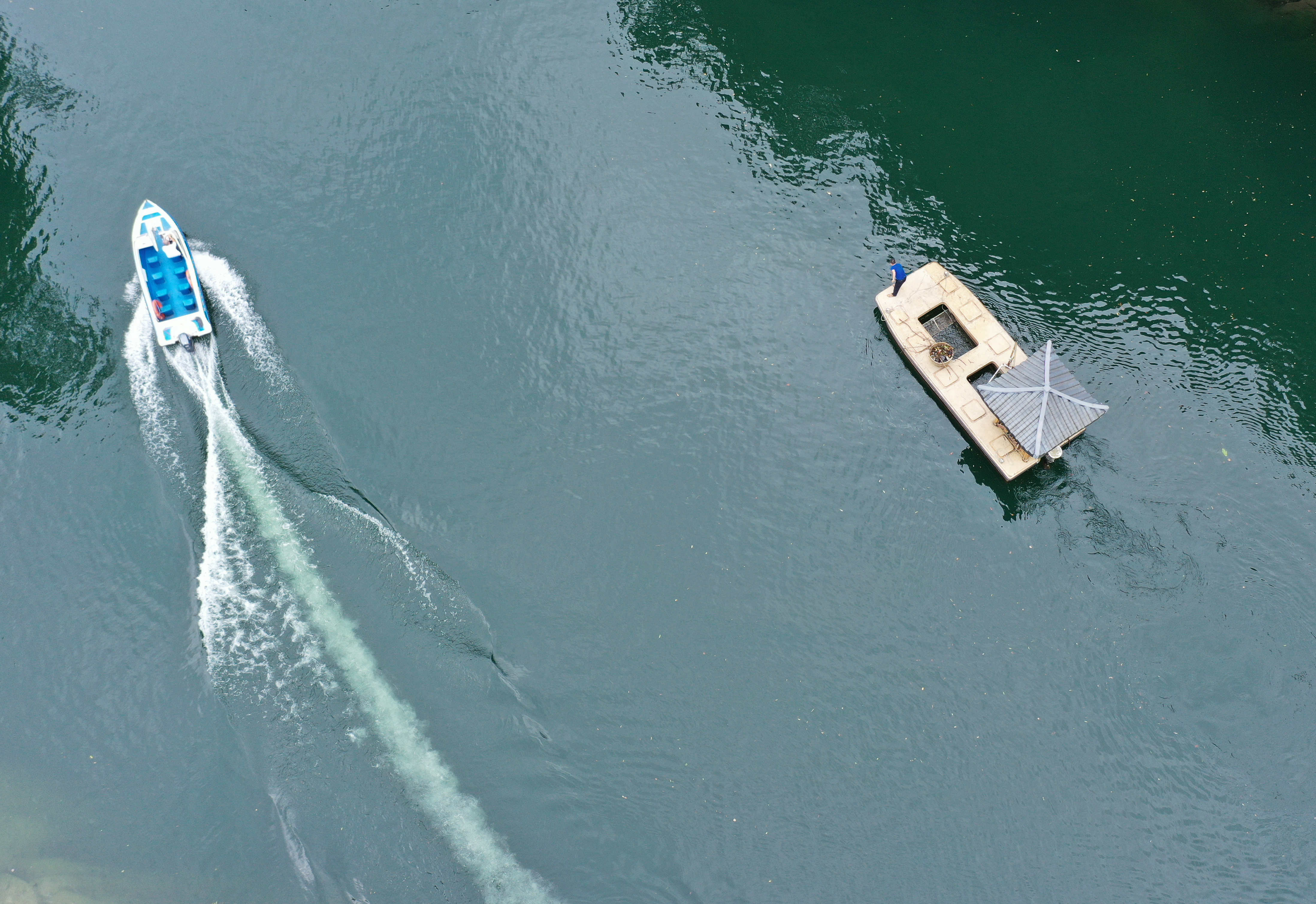 湖南张家界:湖上清漂 呵护碧水_武陵源区