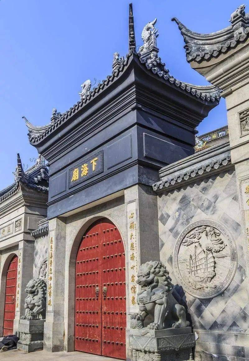 他在部队当过兵,就用宁波上海话对我介绍道:"格宁波小娘哎,下海庙就是