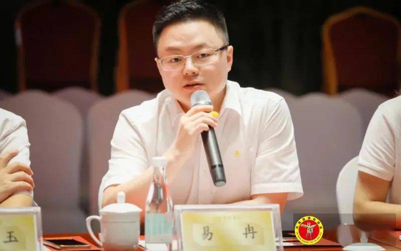 五粮液股份公司朱忠玉一行莅临金辉酒业