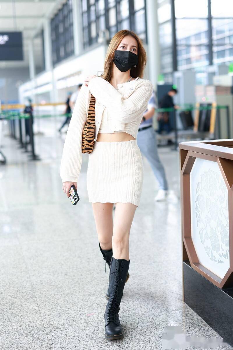 2021年9月9日,上海,弦子现身机场.