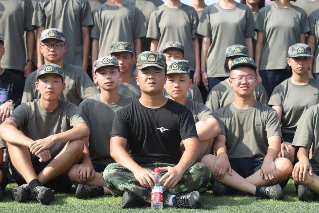 昨日学长,今日教官 | 浏阳三中新生军训特辑之教官篇_训练场
