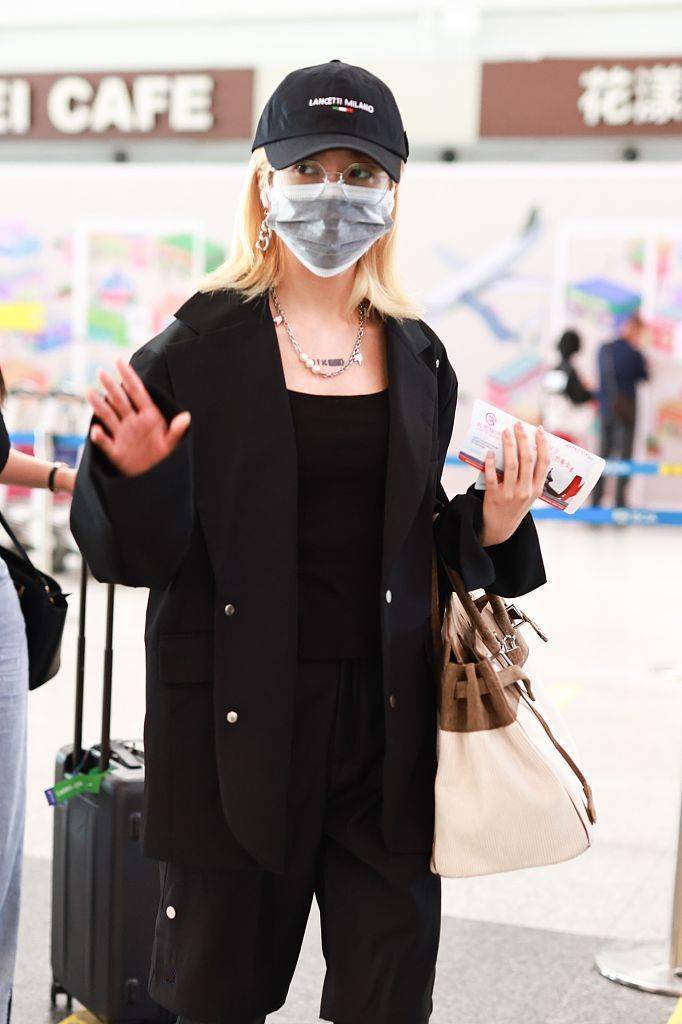 黑色|乃万穿酷黑西服假两件微喇裤 酷飒爆表