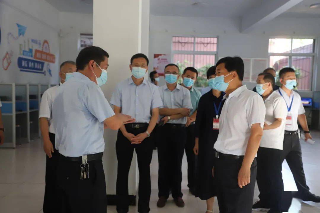 市长吉建军调研中心城区教育工作并看望慰问教师_周口