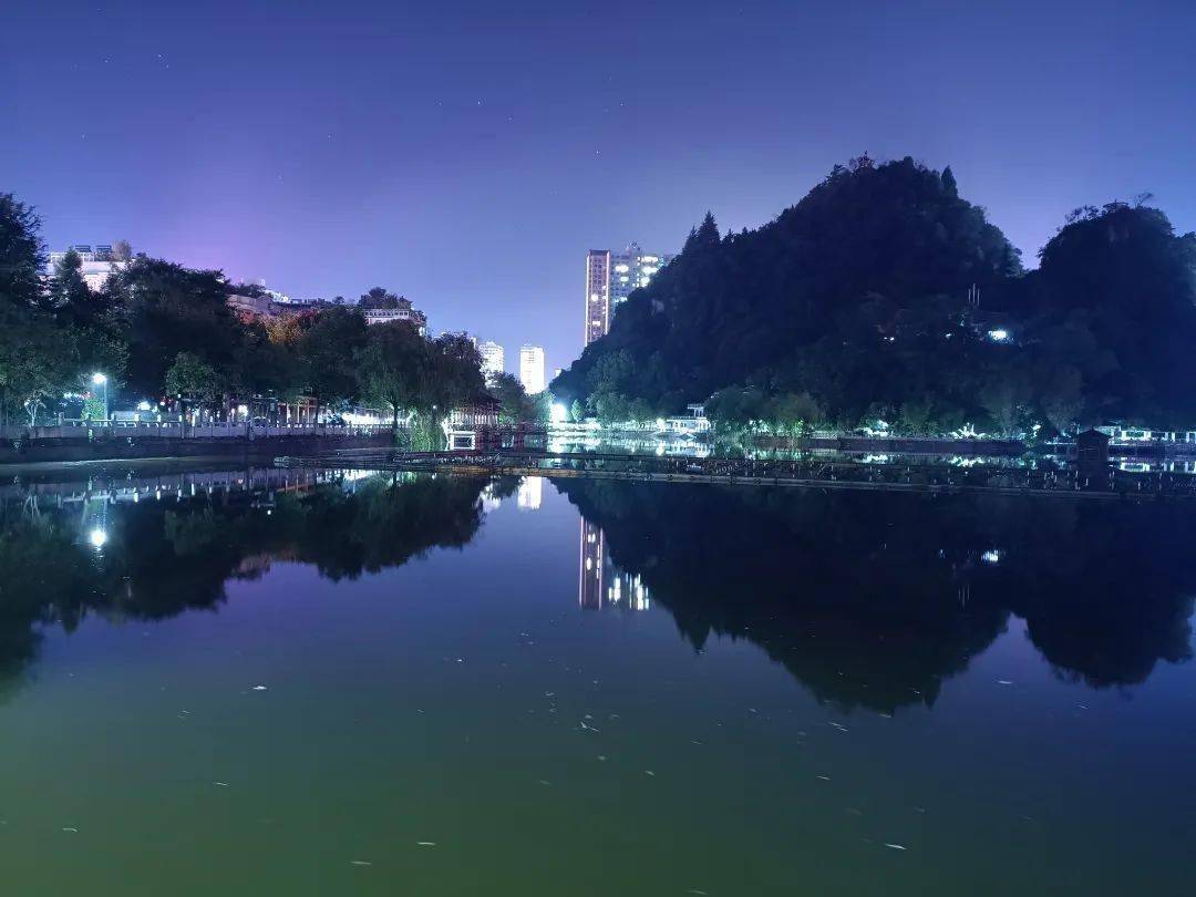 六枝人,送你一组桃花湖夜景图!