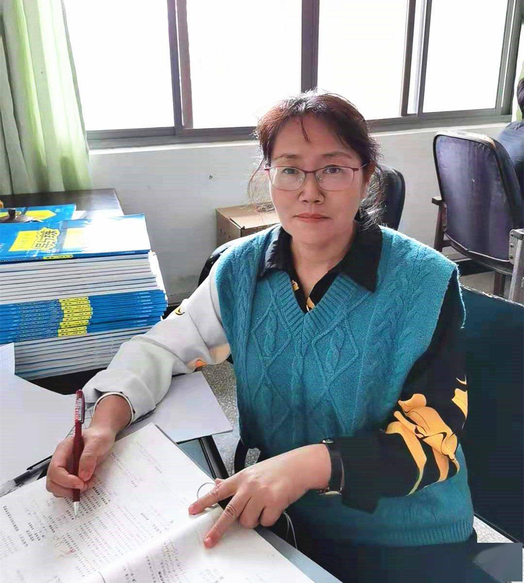 "不忘初心教书,牢记使命育人"一直是姚安一中杜惠芬老师教书育人的
