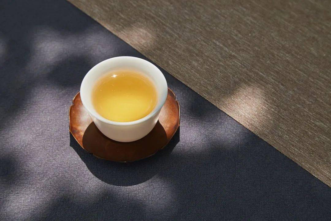 一壶茶,一本书,一缕阳光,一丝清风,随性且自由,简朴且精致.