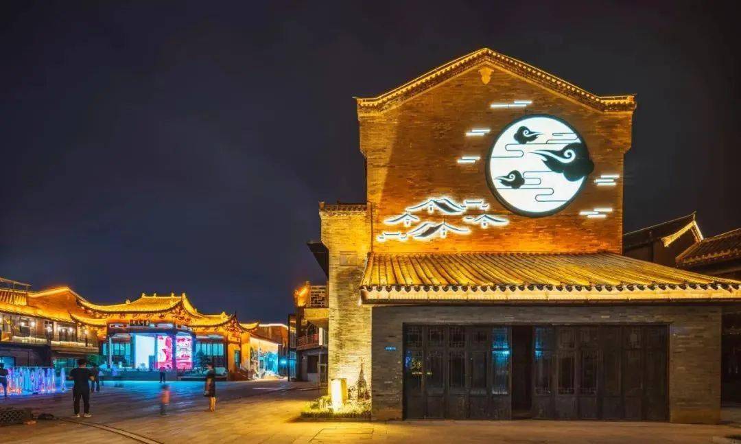 西门映巷街西门湾旧地素有金岗银湾之称,为了再现庐江繁华商业,水西门