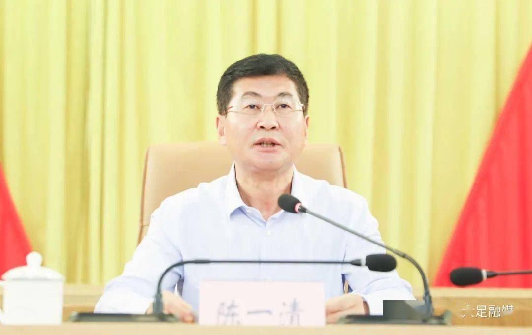 陈一清在第37个教师节庆祝大会上寄语全区教师 当好学生成长成才的
