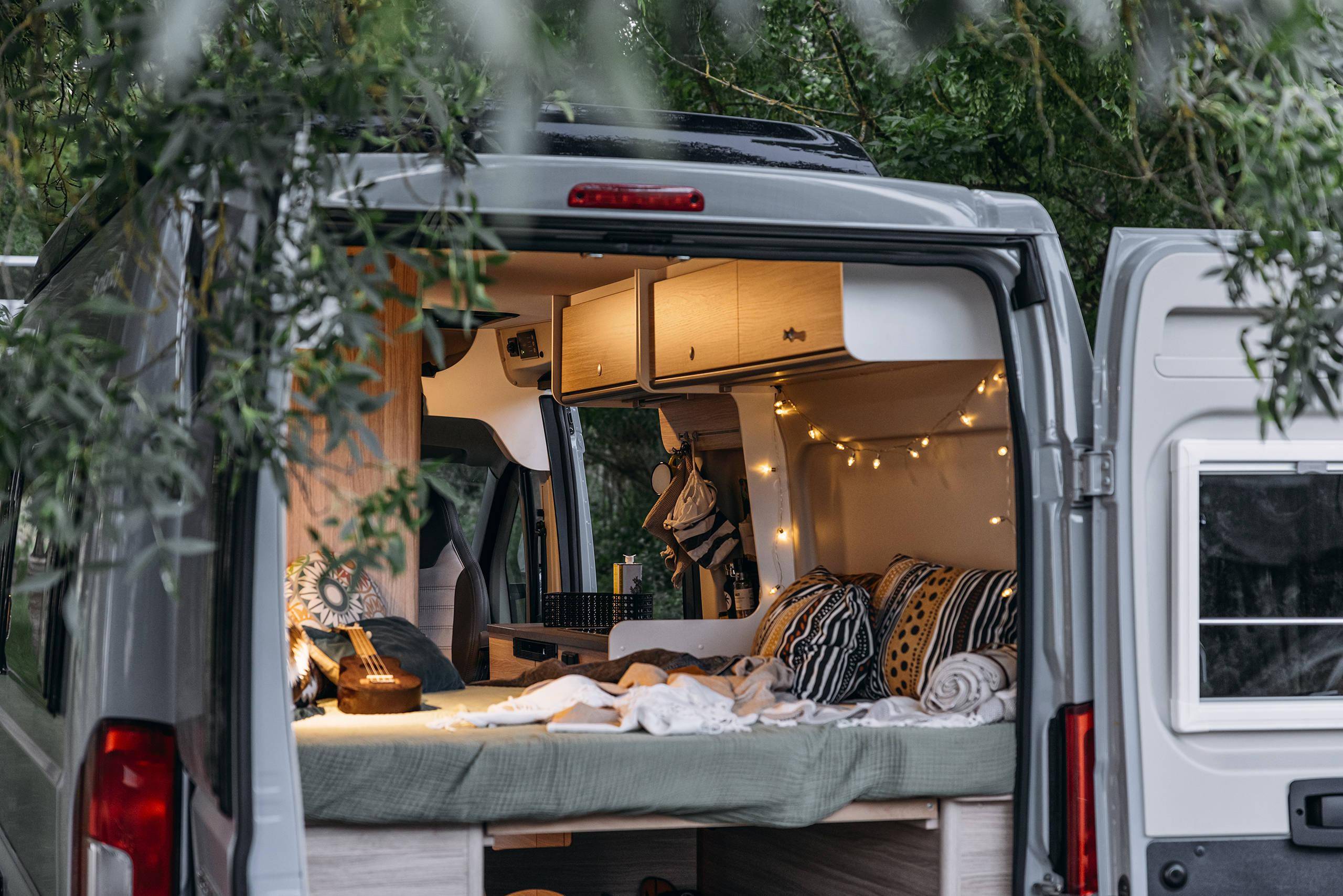 开着房车去创作更省心 德国sunlight房车折叠工作台