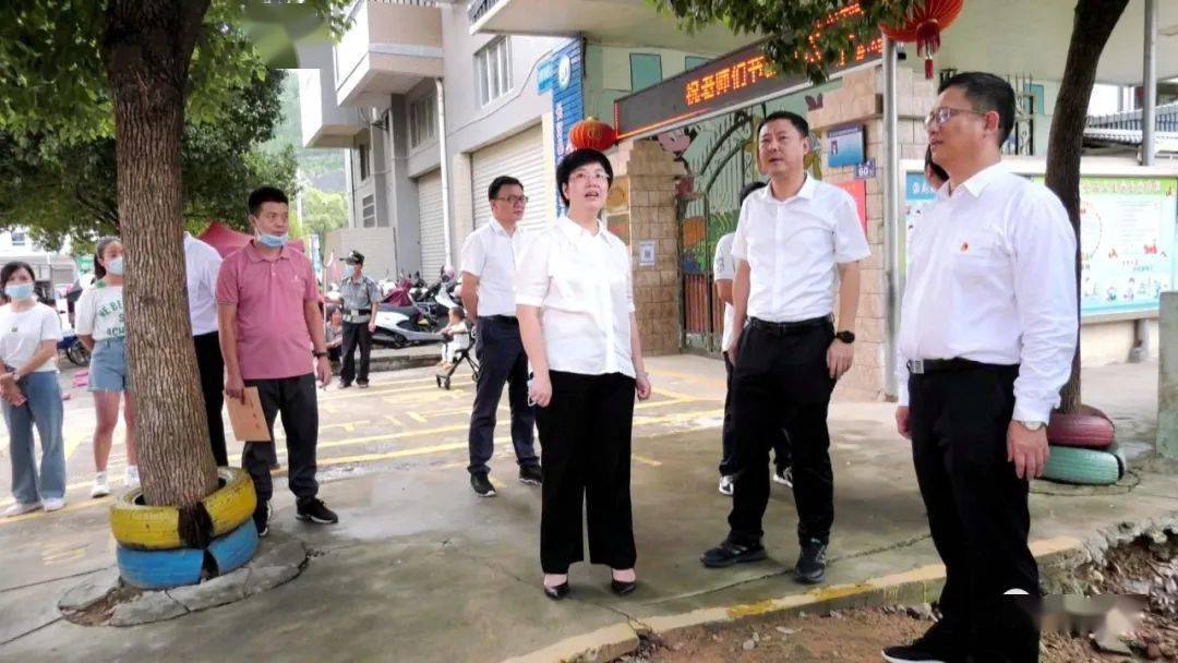 吕莉一行先后前往长汀一中,腾飞小学,特殊学校,长汀职专附属幼儿园