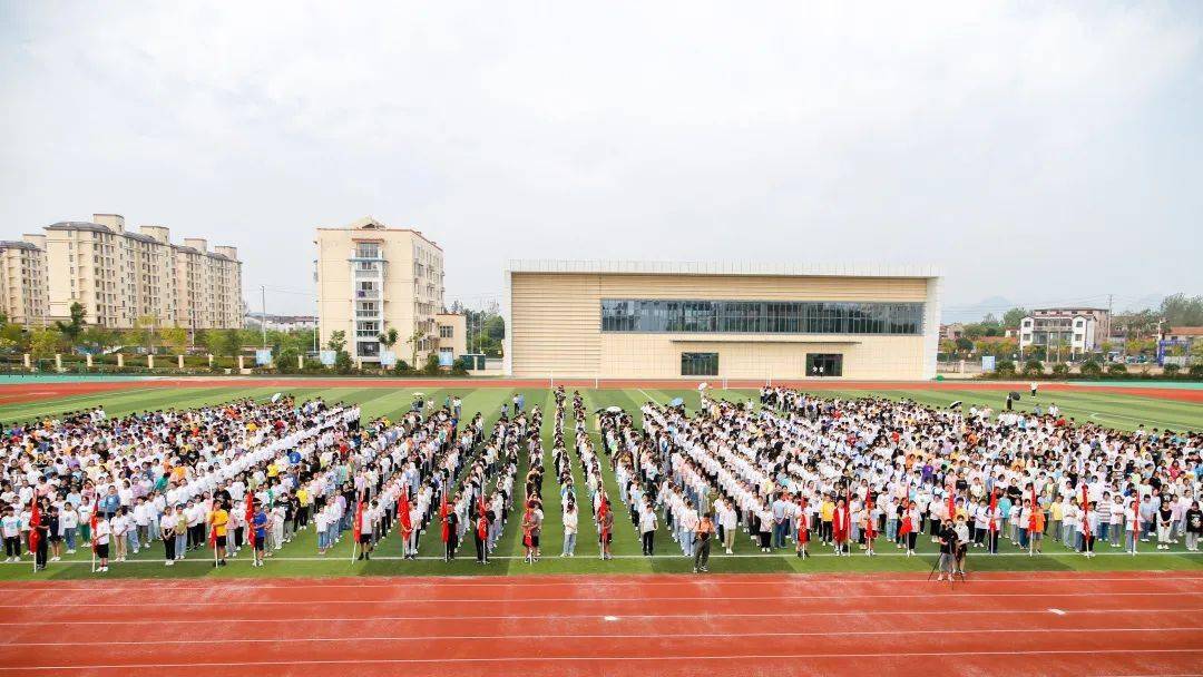 赞泾县二中26名优秀教师受表彰有你的恩师吗