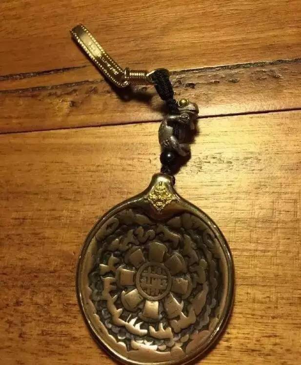 "大家都知道杨子把天价天珠都包揽了,可以说所有天价佛牌都被郭德纲