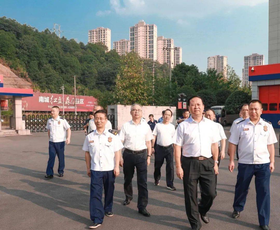 【头条】叶红专率队来株开展执法检查