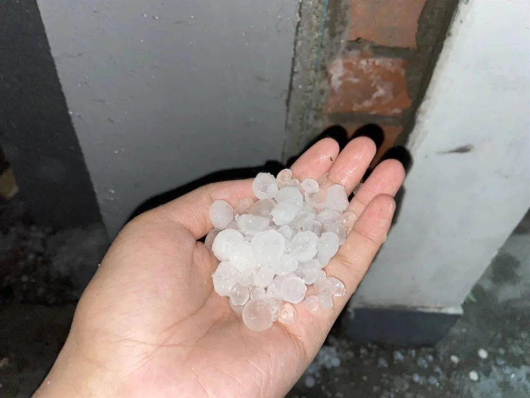 预警中今天顺义局地有短时强降水小冰雹