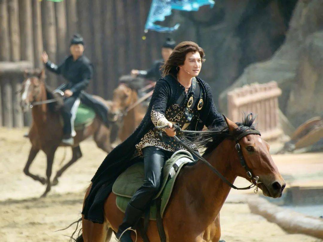 吴奇隆|吴奇隆时隔20年再扮萧十一郎,和乔振宇严屹宽同框重现经典