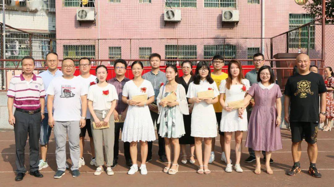 比赛获奖教师学生奖励耒阳市振兴学校高考学子获奖者颁奖现场六年级