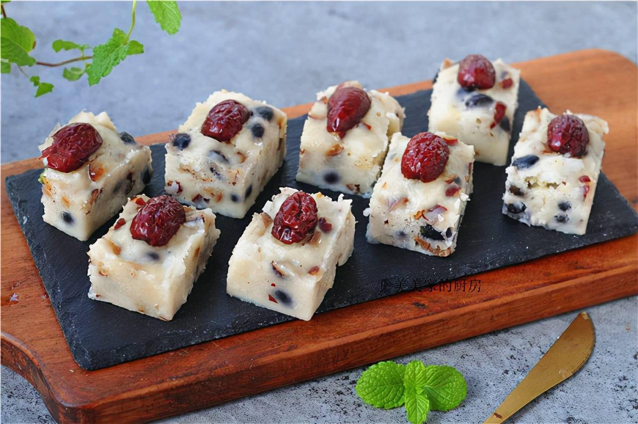 春吃韭菜夏吃瓜,秋天多吃黑豆糕!锅里一蒸香甜软糯,当早餐超赞