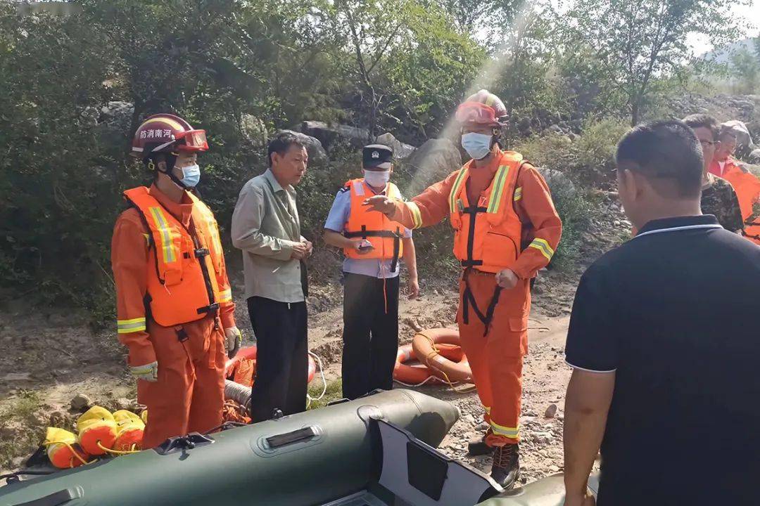 9月11日9时许,济源五龙口镇牛王滩因上游泄洪,导致河水猛涨,4名垂钓