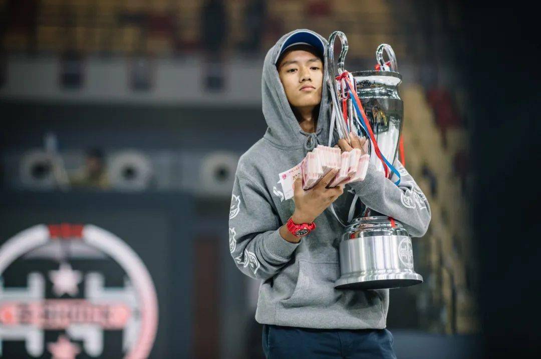 《whatsup》vol.31 封面滑手高群翔 | 不会电竞的赛车手不是好滑手