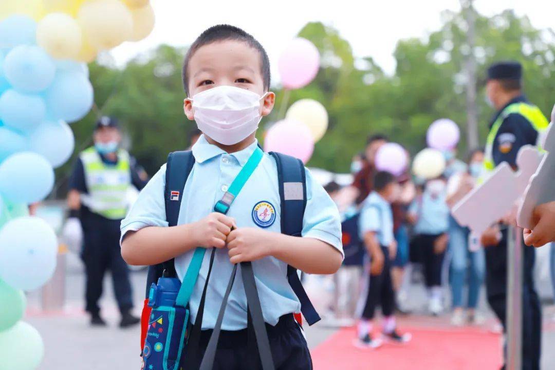 孩子开学开心的图片图片