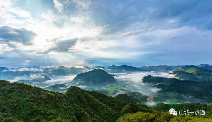 位置:重慶市豐都縣太武路雪玉山國際旅遊度假風景區位於,地處於武陵山