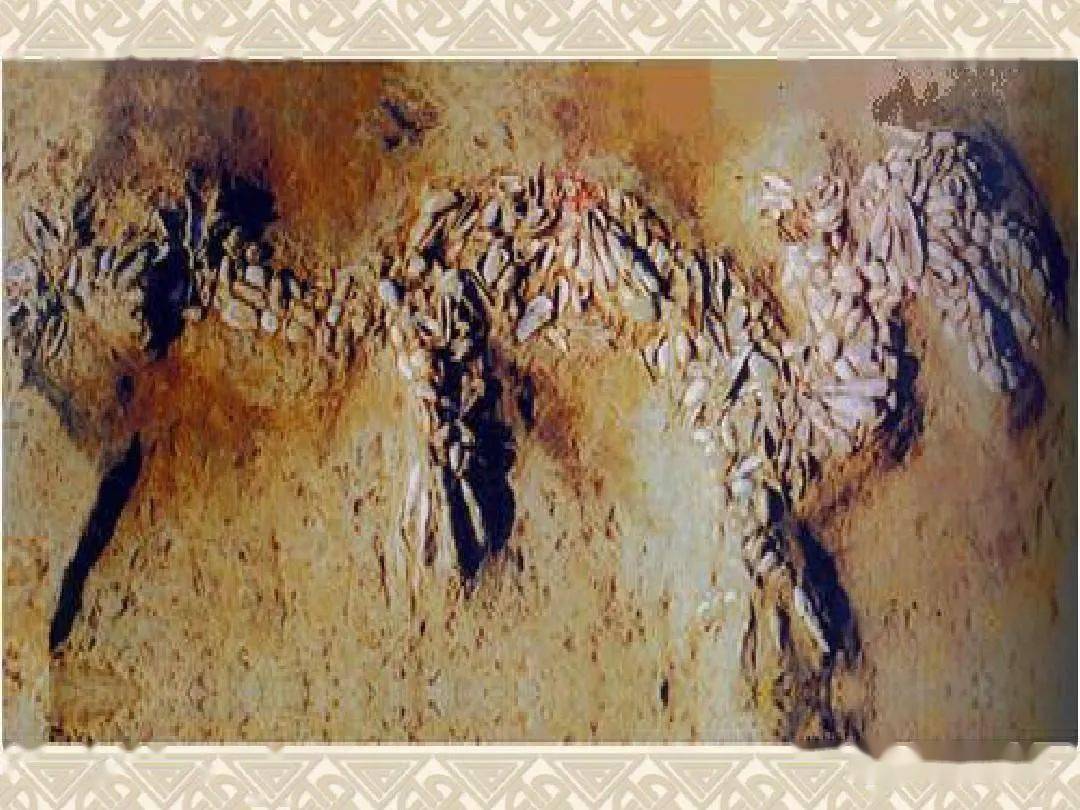 1994年7月在辽宁阜新查海史前遗址发现距今7600±95年用石块堆砌的龙