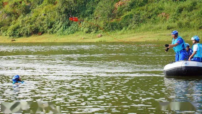 县城南街道办事处石庄村龙会水库开展水域救援技能和水域操舟技术培训