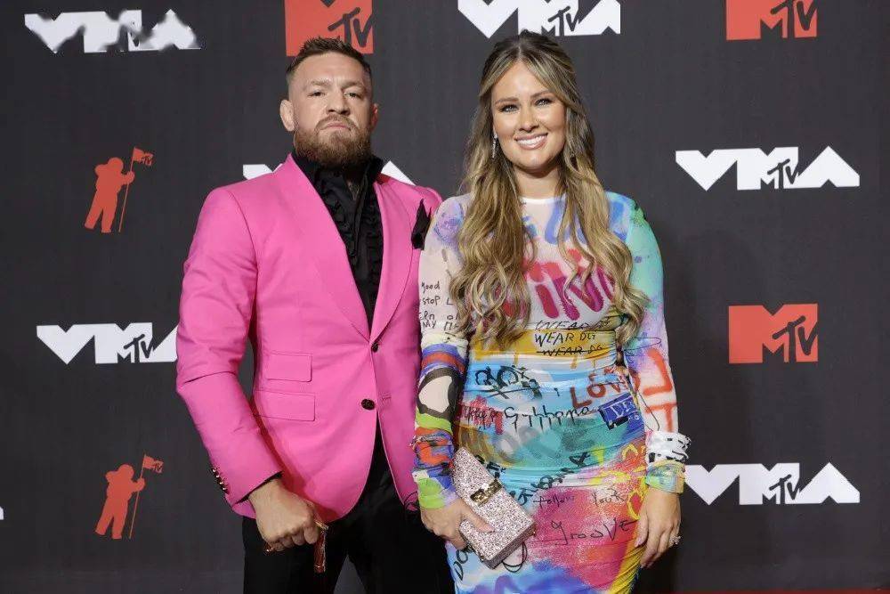 康纳回应与著名歌手mgk爆发冲突我不打小白脸