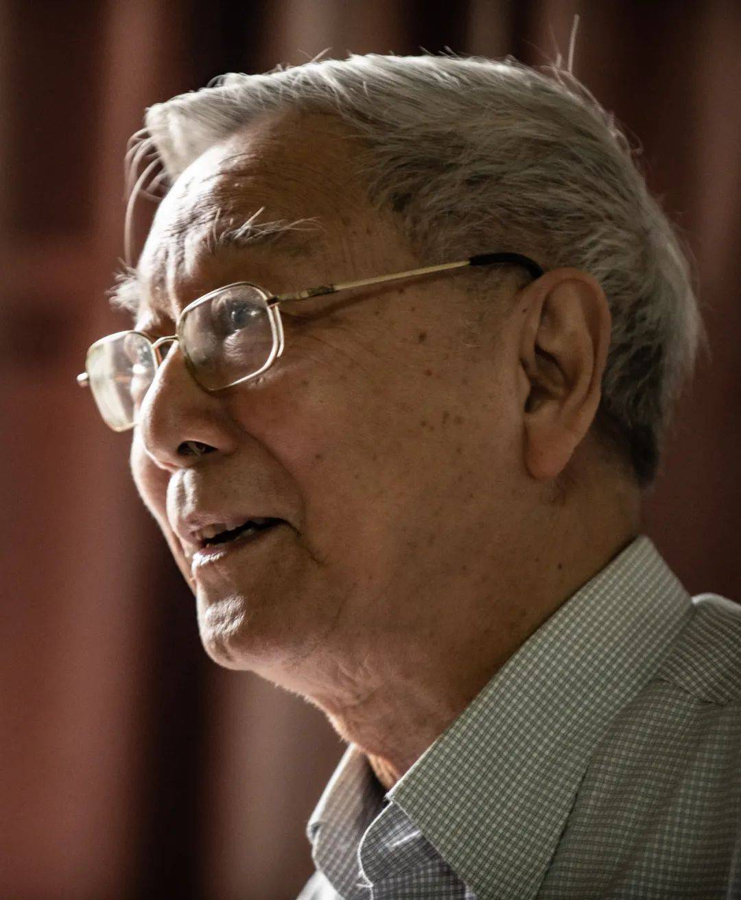 黄天骥中山大学中文系教授中国古代戏曲学会会长嘉宾简介黄天骥,1935