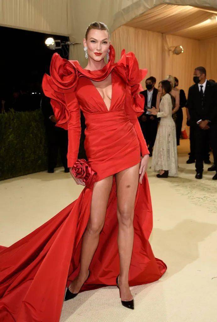 Fashion|笑到捶地，这是我见过最吊炸天的奇葩时尚...