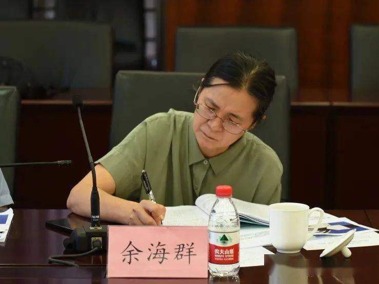 副秘书长 张弛到会并 致辞,钢结构专业委员会秘书长  余海群主持会议