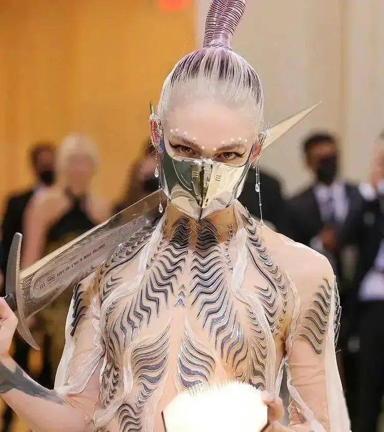 专辑|突然变了！马斯克的怪妹女友惊到了所有人！