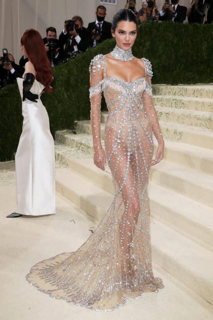 Fashion|笑到捶地，这是我见过最吊炸天的奇葩时尚...