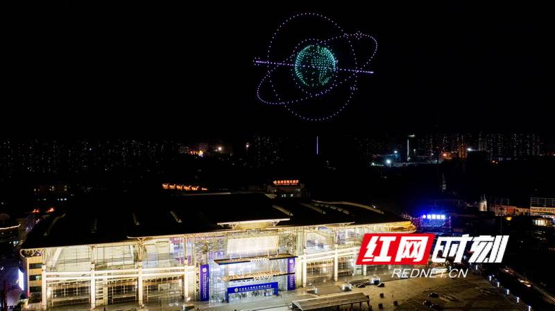 张必闻|组图丨无人机“照亮”长沙夜空 带你看啥是“北斗”