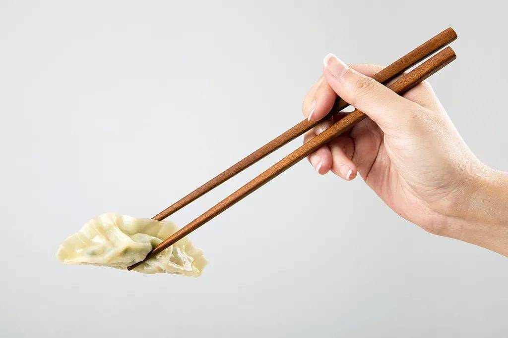筷子|一次性纸杯喝热饮=喝下几万“塑料颗粒”