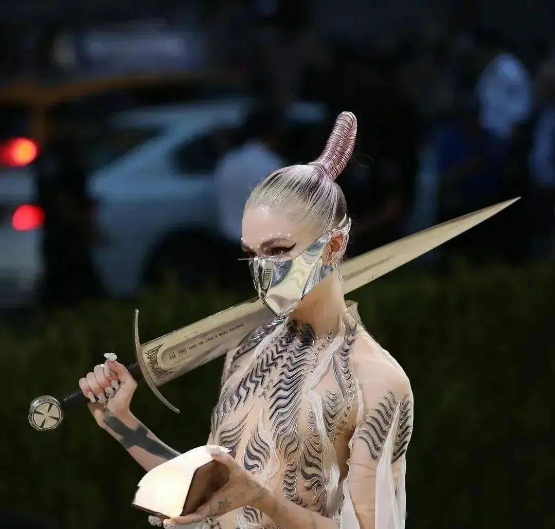 专辑|突然变了！马斯克的怪妹女友惊到了所有人！