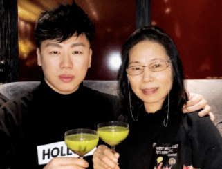 所以换句话说,没有胡妈妈,胡彦斌可能就搞不了音乐了.