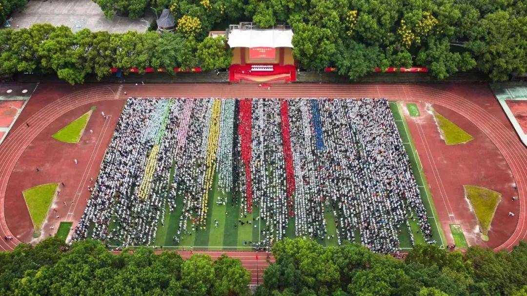 新生|西南大学举行新生开学典礼 以青春之血性点燃青春之奋斗