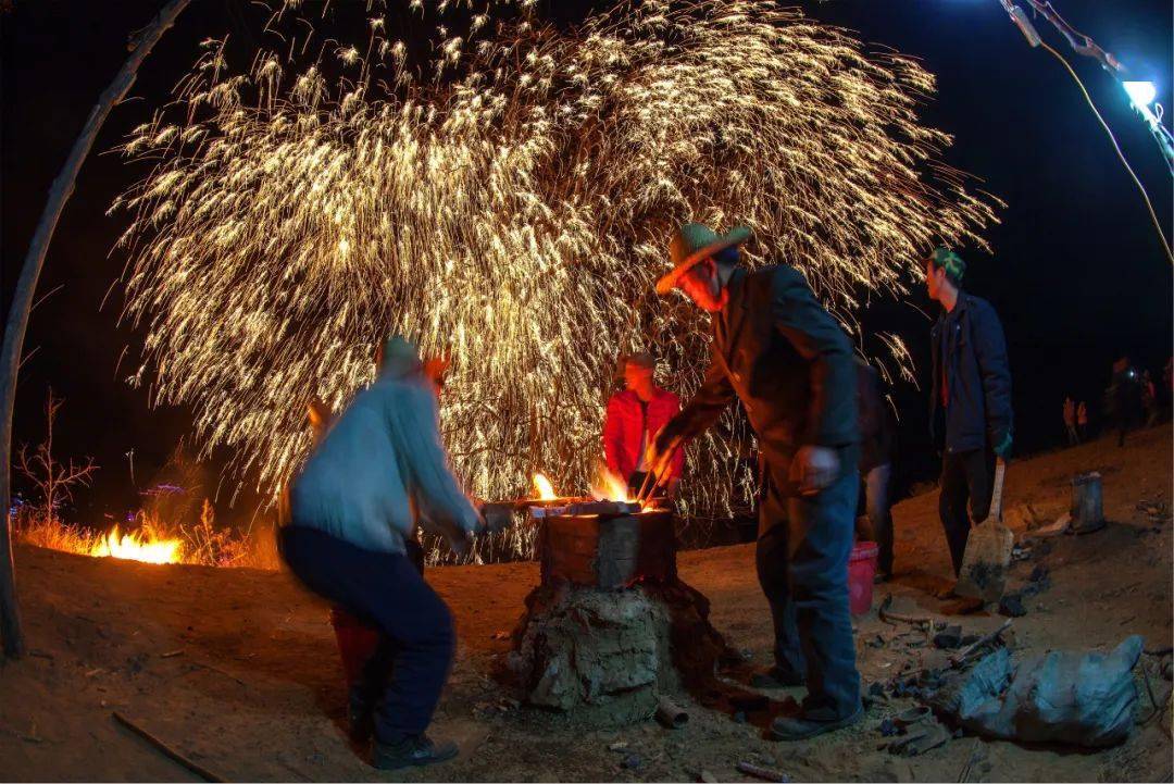 每日一景:井陉美——核桃园打树花